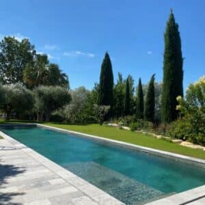 Rénover et entretenir sa piscine autour de Les vans