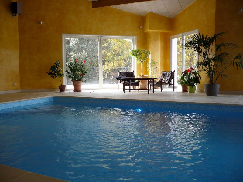 Piscine intérieure à Les Vans en Ardèche